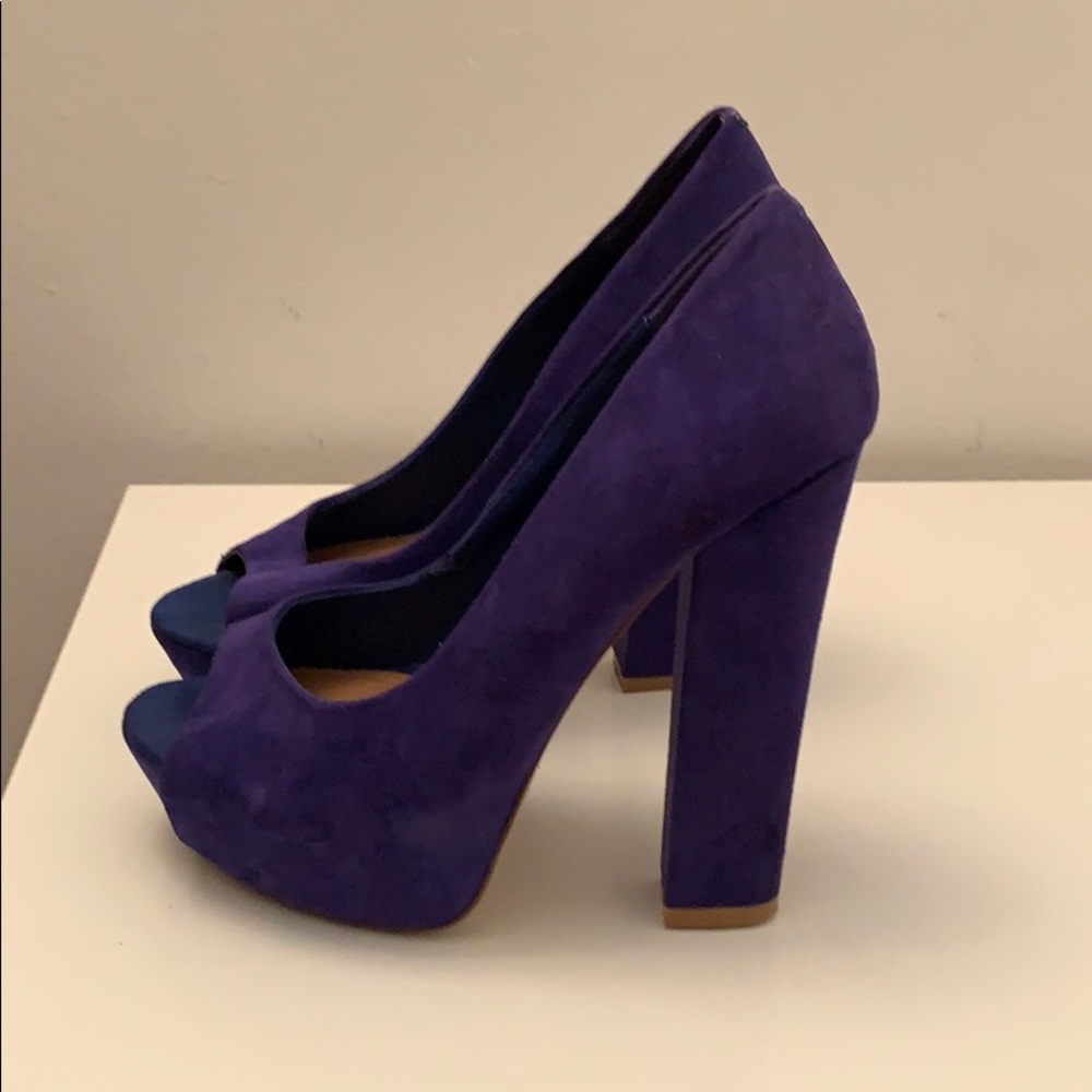 Heels - Picture 2 of 4
